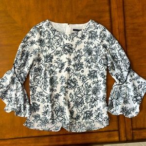 White House Black Market black/white Floral Flounce sleeve blouse